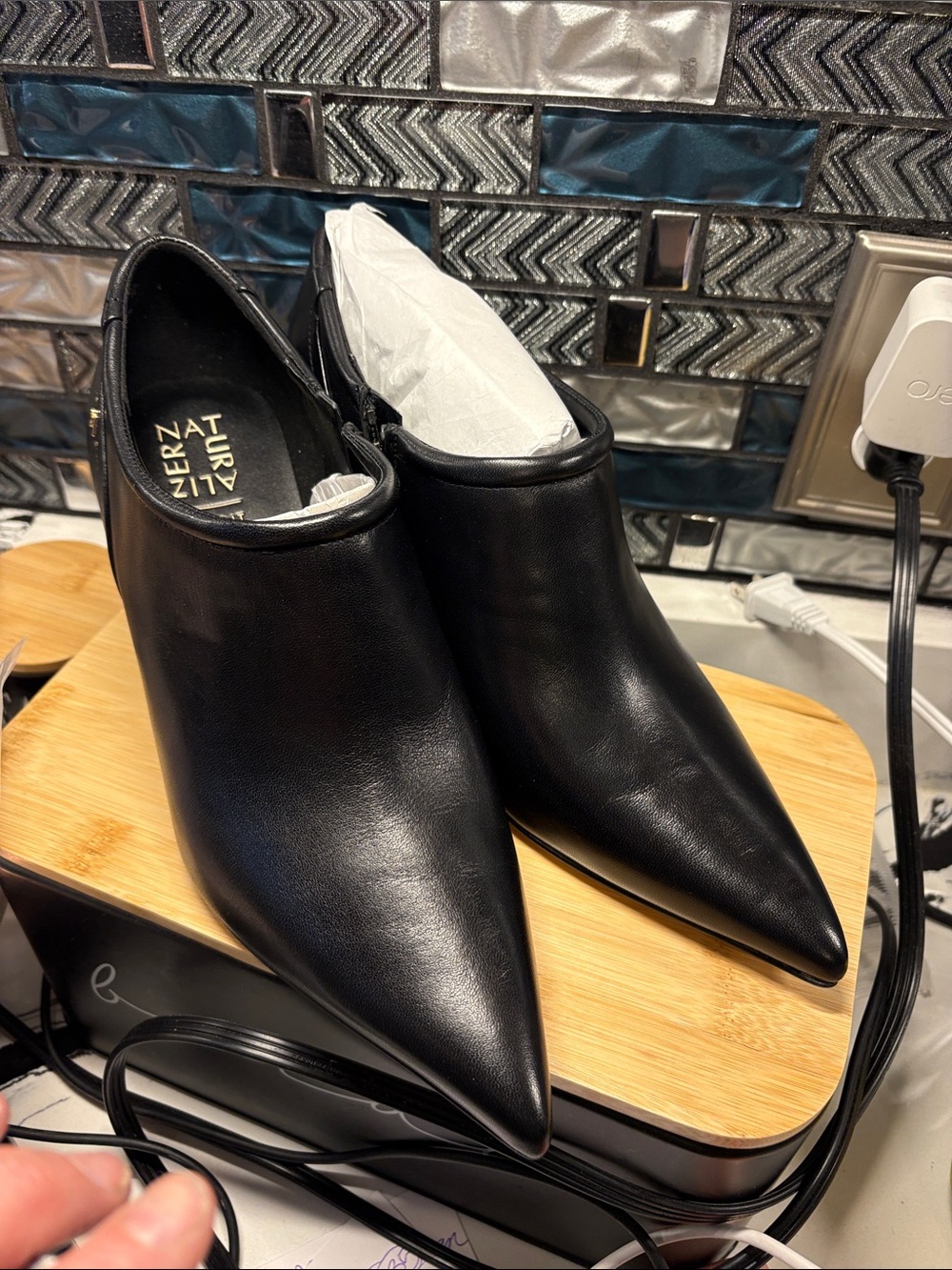 Naturalizer Black Pointed Leather Ankle Booties with Side Zip
